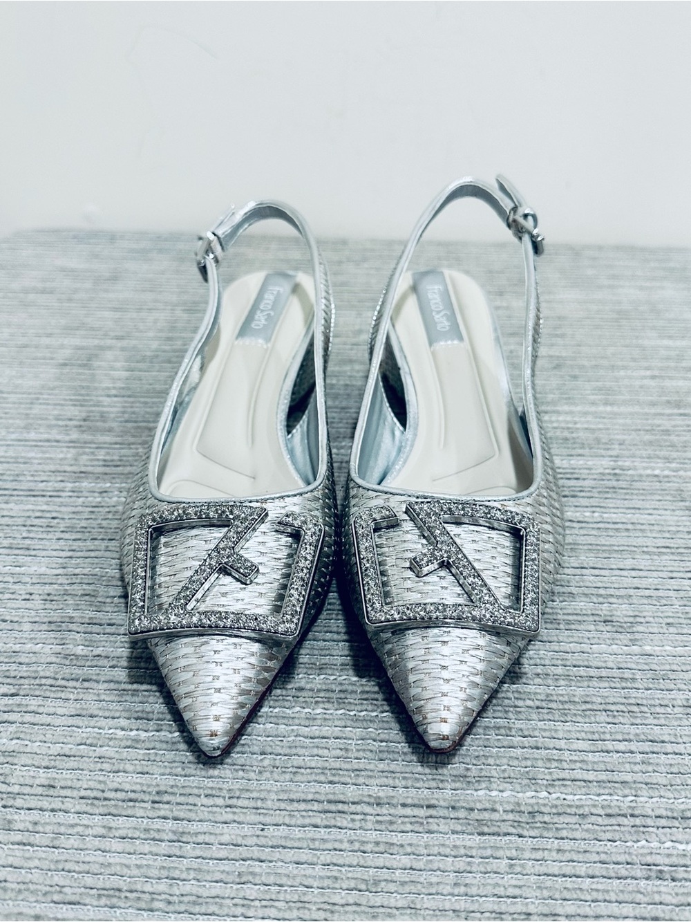 Franco Sarto Racer Rhinestone Slingback Silver Pumps Heels Size 9,5 M NWOT - Picture 2 of 10
